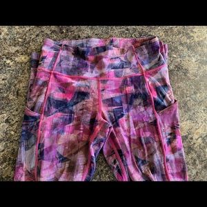 LuLu cropped leggings size 8 , good condition